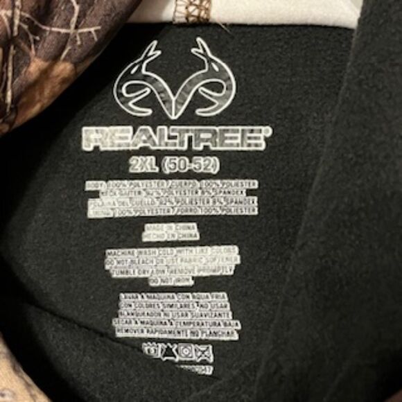 Camouflage Waterproof Hunting Jacket . Size: 2XL {50-52} . w/ Hoodie . Realtree - Picture 4 of 5